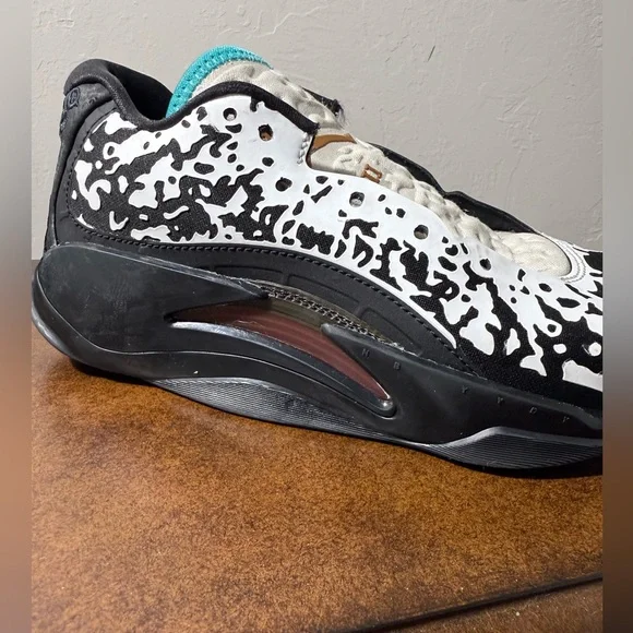 Nike Jordan Zion 3 Kids Sz 5.5 Basketball Sneakers black and white tennis shoes - Picture 4 of 11